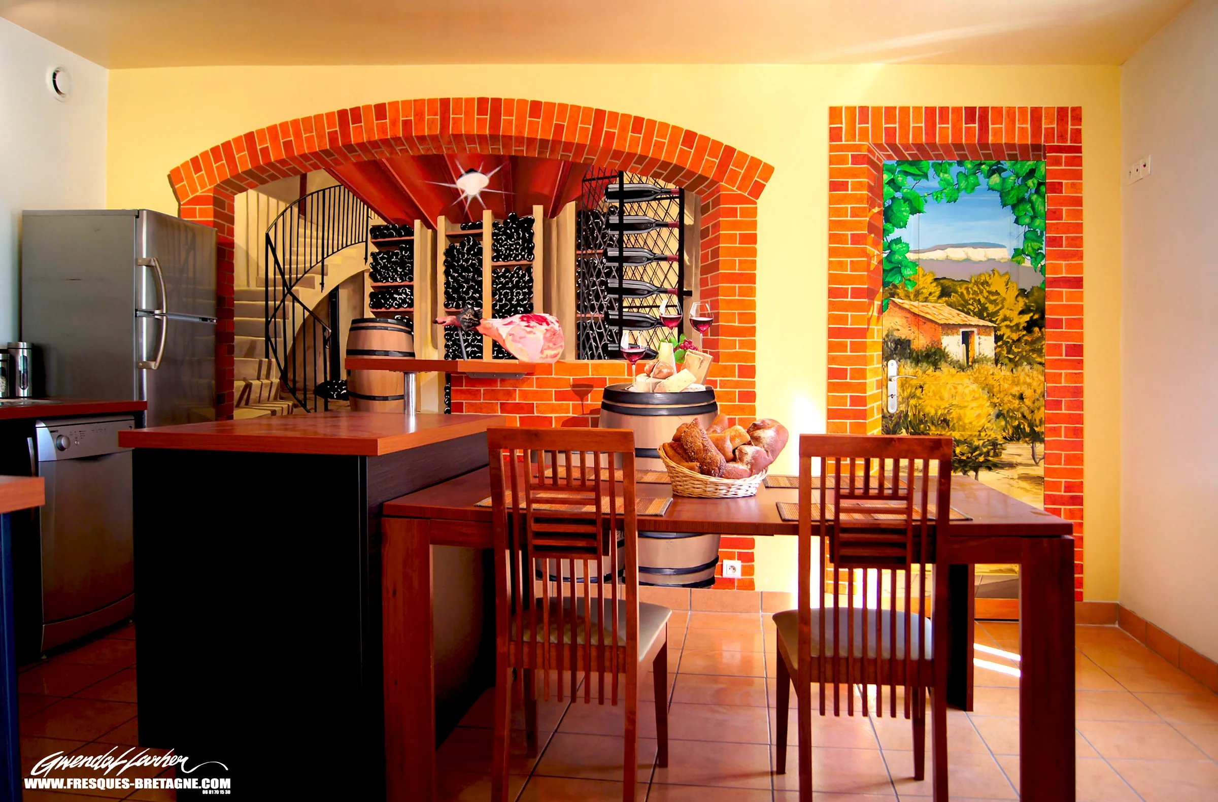 Trompe-l'œil de cuisine, fausse cave à vin en briques avec jambon, fromages et tonneaux, porte peinte sur un paysage de Provence, décoration intérieure à Quimper